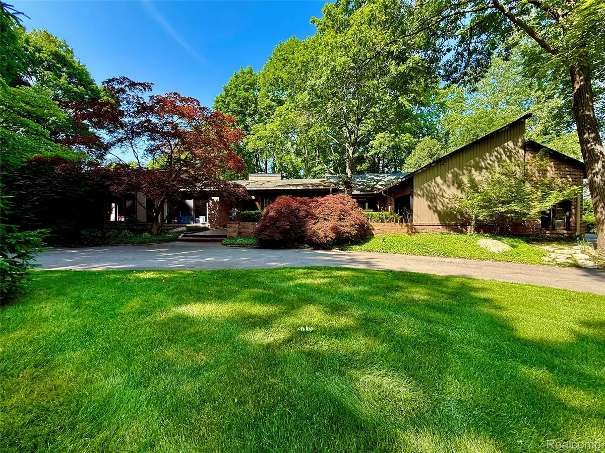 275 Pine Ridge Drive, Bloomfield Hills, MI 48304 - #1