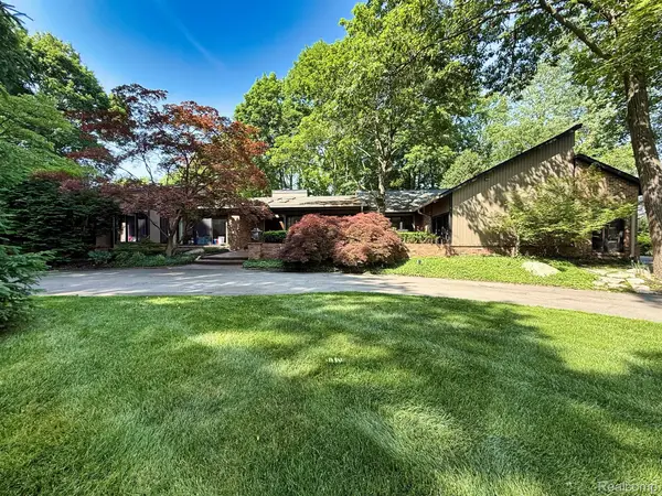 275 Pine Ridge Drive, BloomfieldHills, MI 48304