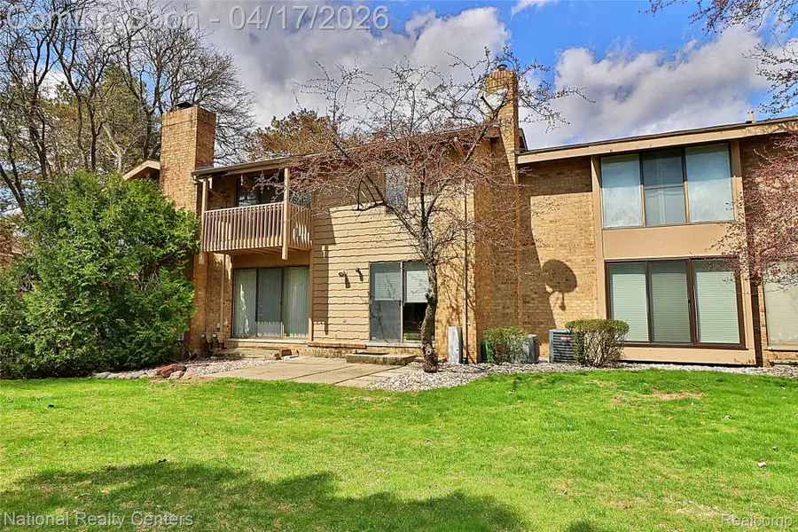 7309 Creek View Circle, West Bloomfield, MI 48322 - #3