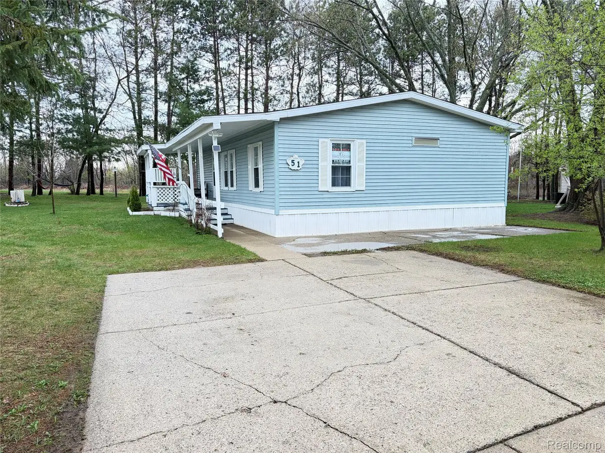 51 Green Valley Rd, Flint, MI 48506 - #1