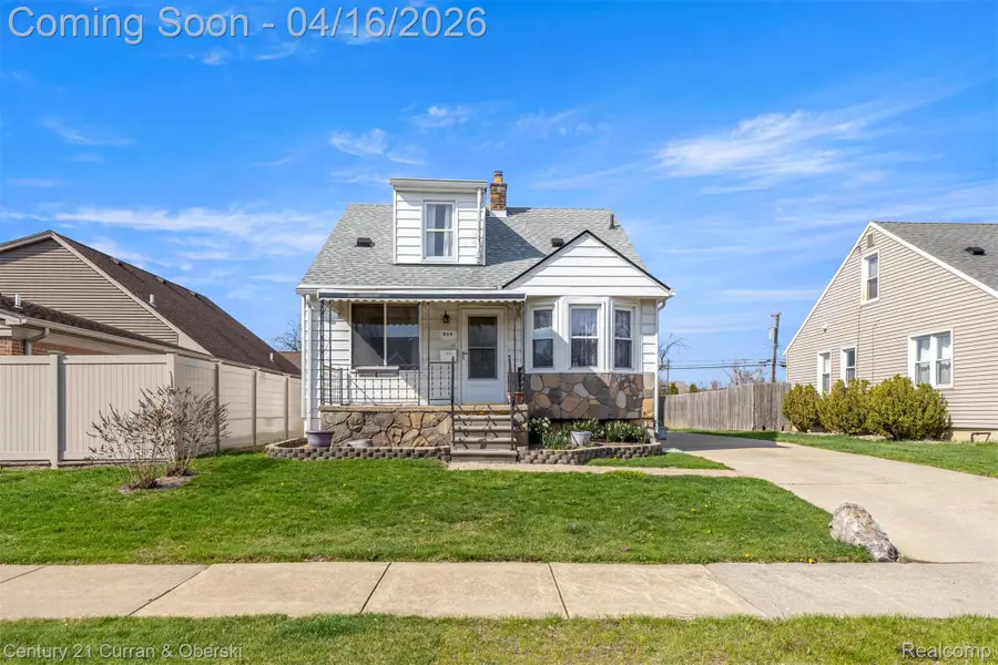 866 Clinton Street, Wyandotte, MI 48192 - #3