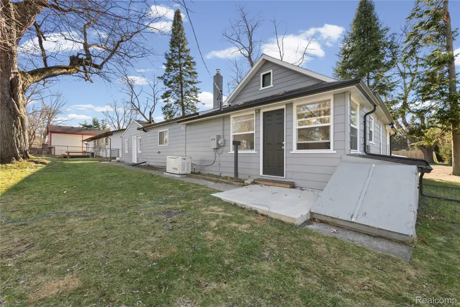 3575 Knollview Avenue, West Bloomfield, MI 48324 - #3