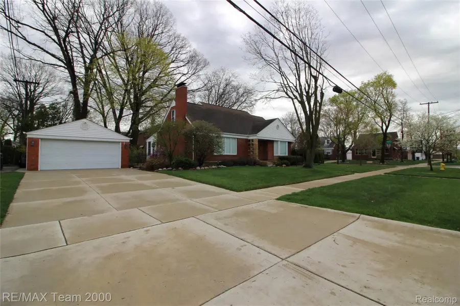835 S Silvery Lane, Dearborn, MI 48124 - #2