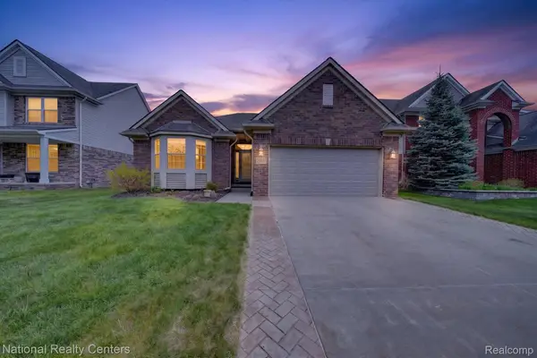 28657 Oakmonte Circle W, NewHudson, MI 48165
