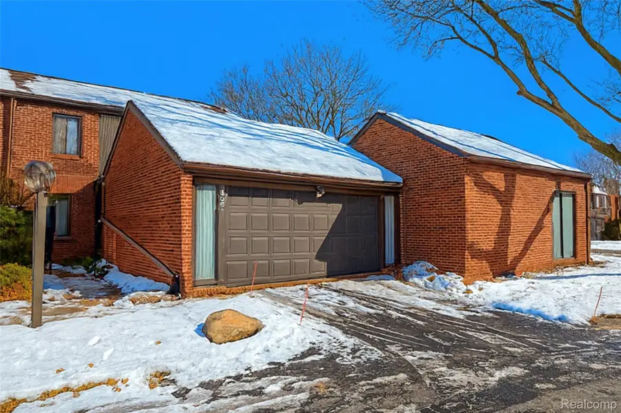3082 Lindenwood Drive, Dearborn, MI 48120 - #2
