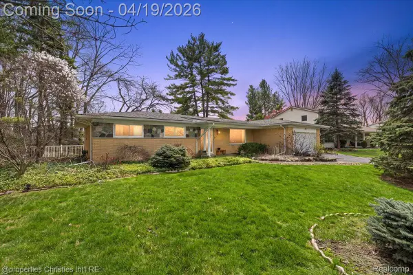 38482 Applewood Street, ClintonTownship, MI 48036