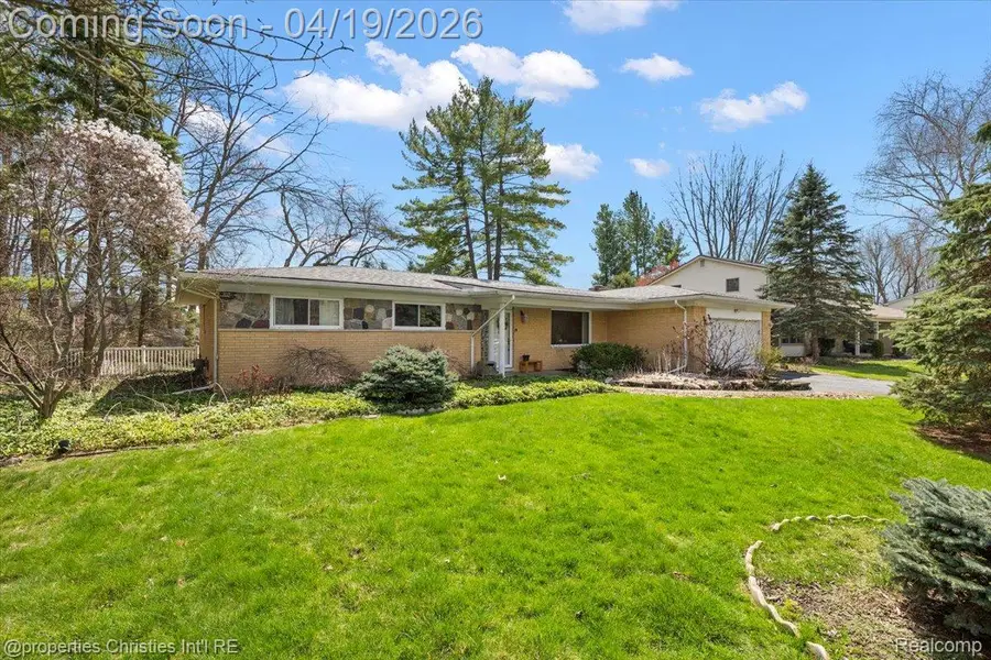 38482 Applewood Street, Clinton Township, MI 48036 - #2