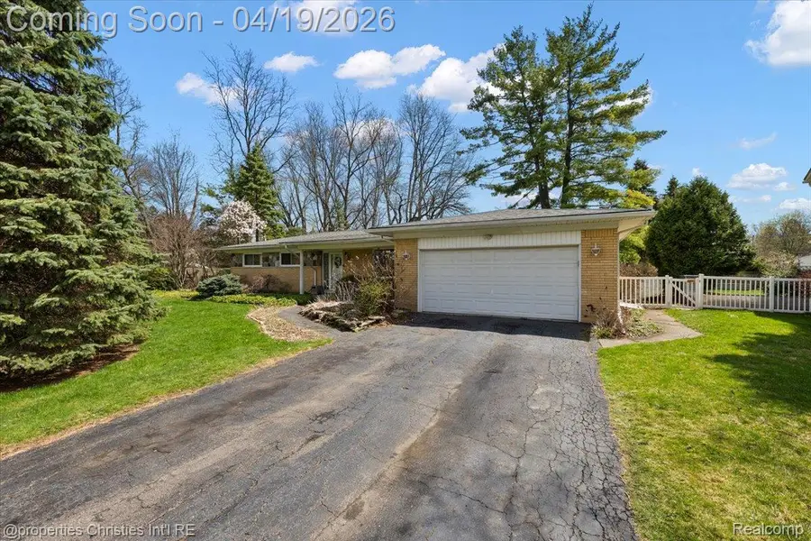 38482 Applewood Street, Clinton Township, MI 48036 - #3