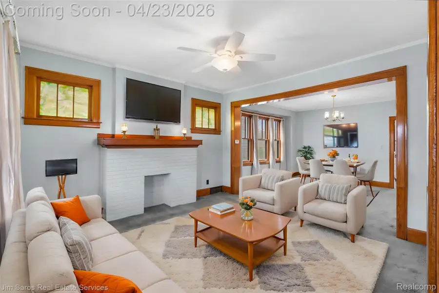 1053 Wayburn Street, Grosse Pointe Park, MI 48230 - #2