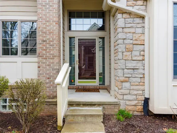 16680 Lyonhurst Circle, Northville, MI 48168