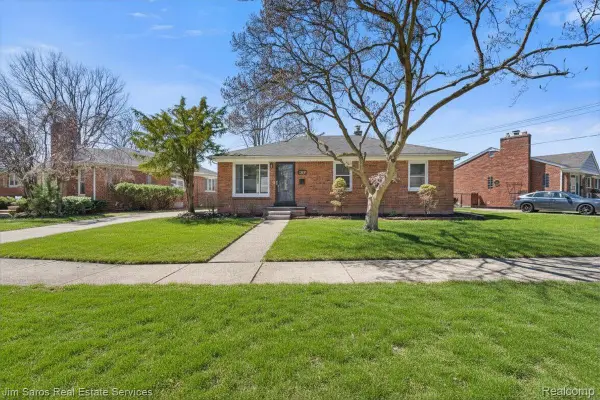 22150 Mauer Street, StClairShores, MI 48080