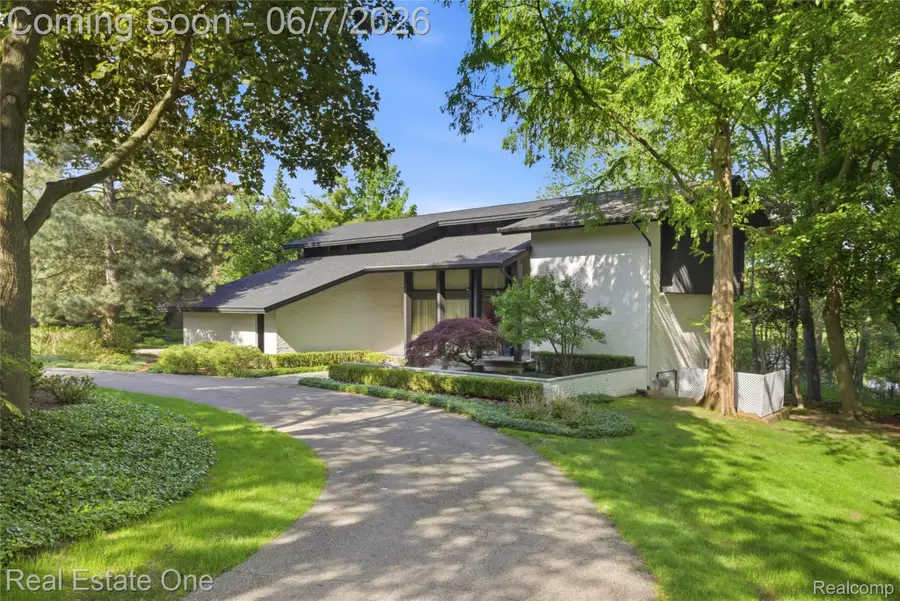 5321 Forest Way, Bloomfield, MI 48302 - #2