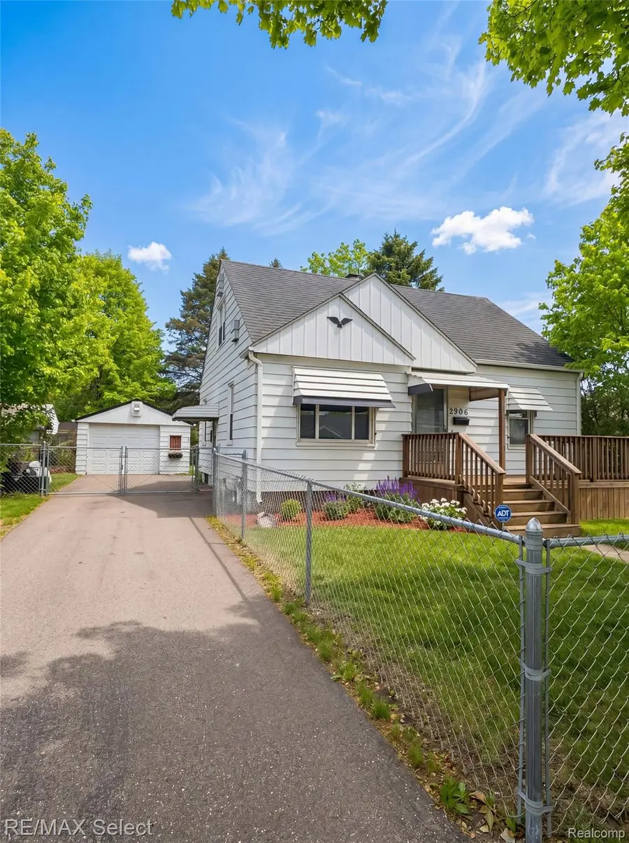 2906 Arizona Avenue, Flint, MI 48506 - #3