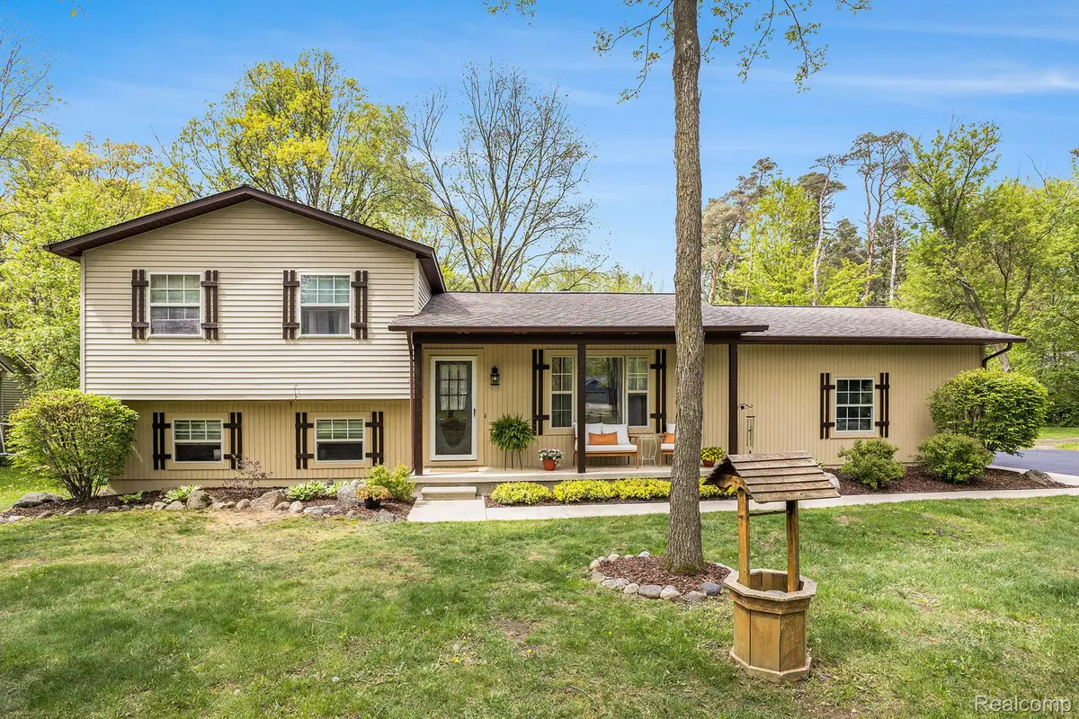 8450 Pineview Lake Drive, Linden, MI 48451 - #1