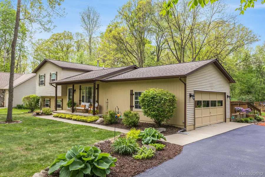 8450 Pineview Lake Drive, Linden, MI 48451 - #2