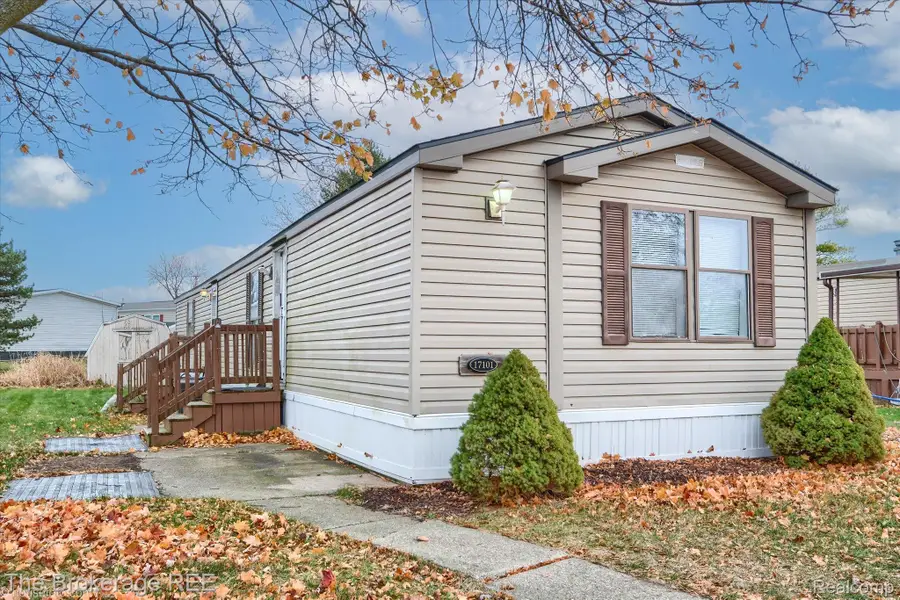 17101 Kropf Avenue, Davisburg, MI 48350 - #2