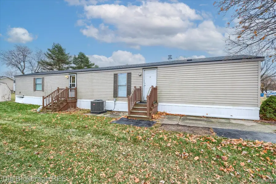 17101 Kropf Avenue, Davisburg, MI 48350 - #3