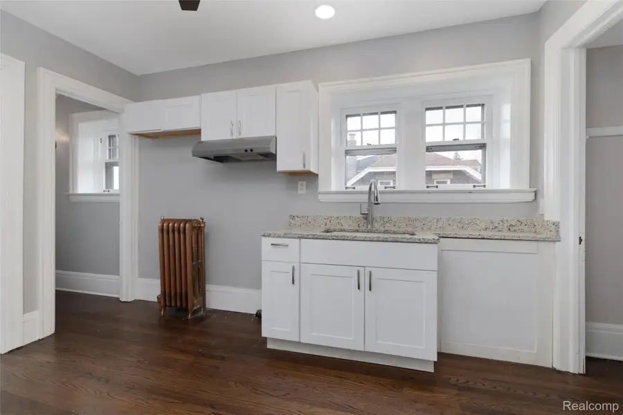 29128 Jefferson Avenue, Saint Clair Shores, MI 48081 - #2