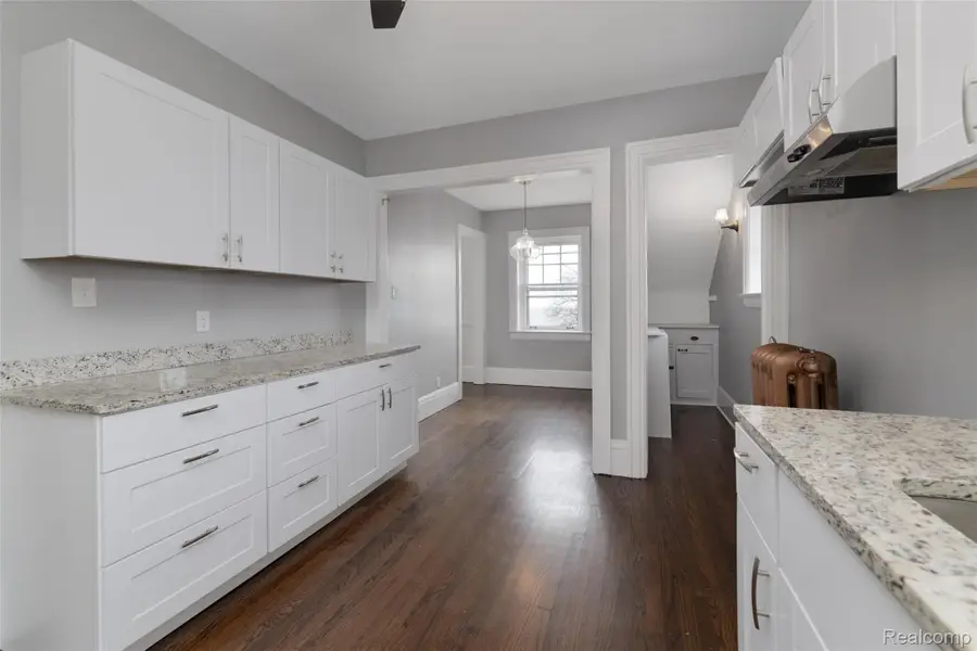 29128 Jefferson Avenue, Saint Clair Shores, MI 48081 - #3