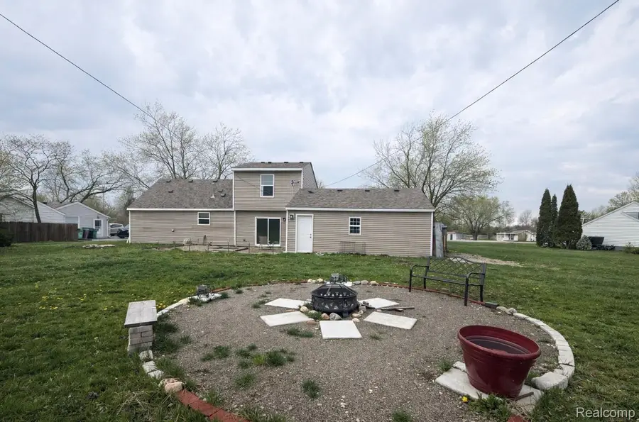 30155 Fort Road, Rockwood, MI 48173 - #2