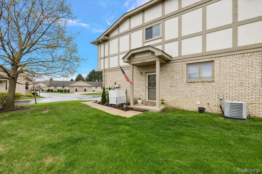 41999 King Edward Court, Clinton, MI 48038 - #2