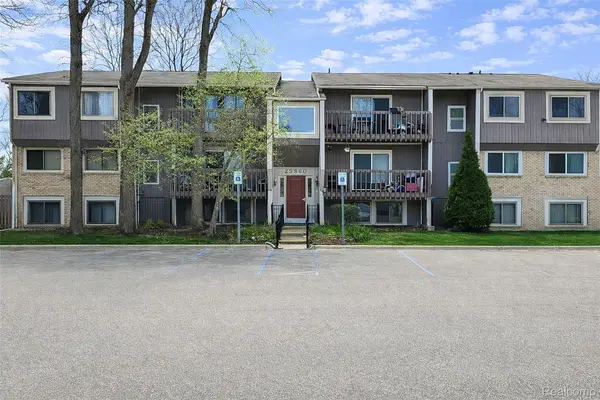 29860 W 12 Mile Road #604, FarmingtonHills, MI 48334