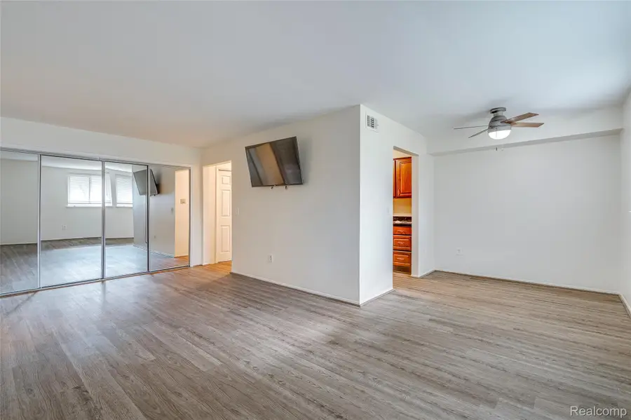 29860 W 12 Mile Road #604, Farmington Hills, MI 48334 - #2