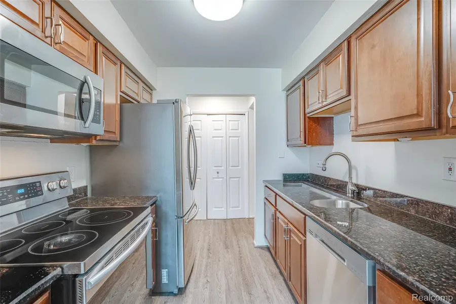 29860 W 12 Mile Road #604, Farmington Hills, MI 48334 - #3