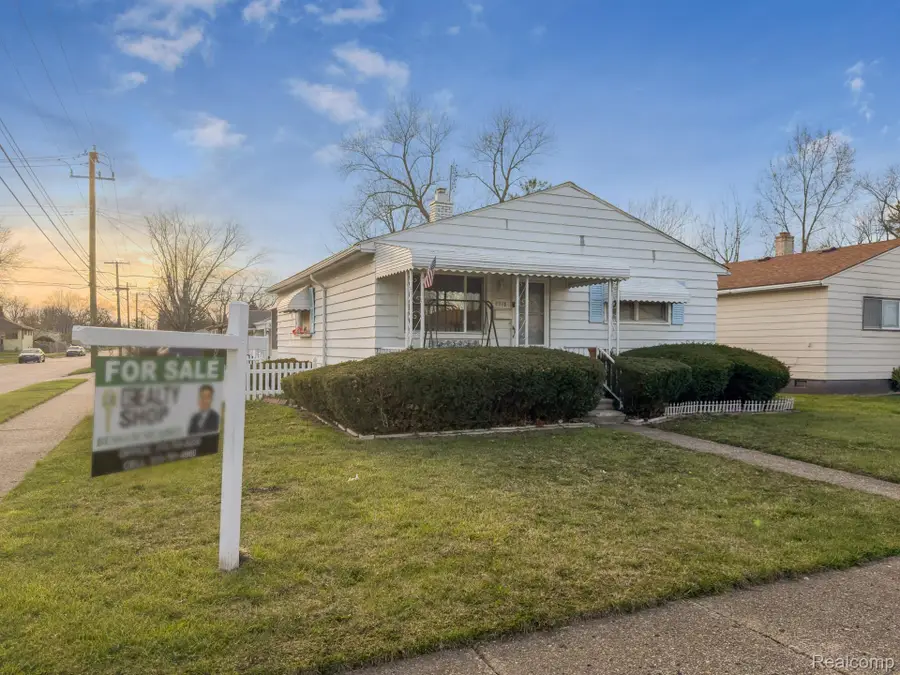 4710 Edgewood Street, Dearborn Heights, MI 48125 - #3