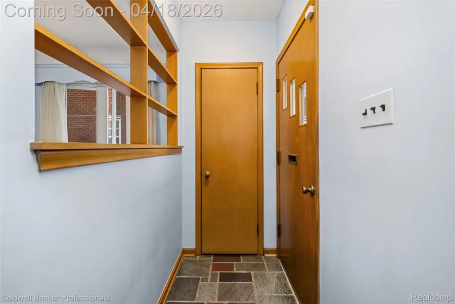 1544 Dorthen Avenue, Grosse Pointe Woods, MI 48236 - #3