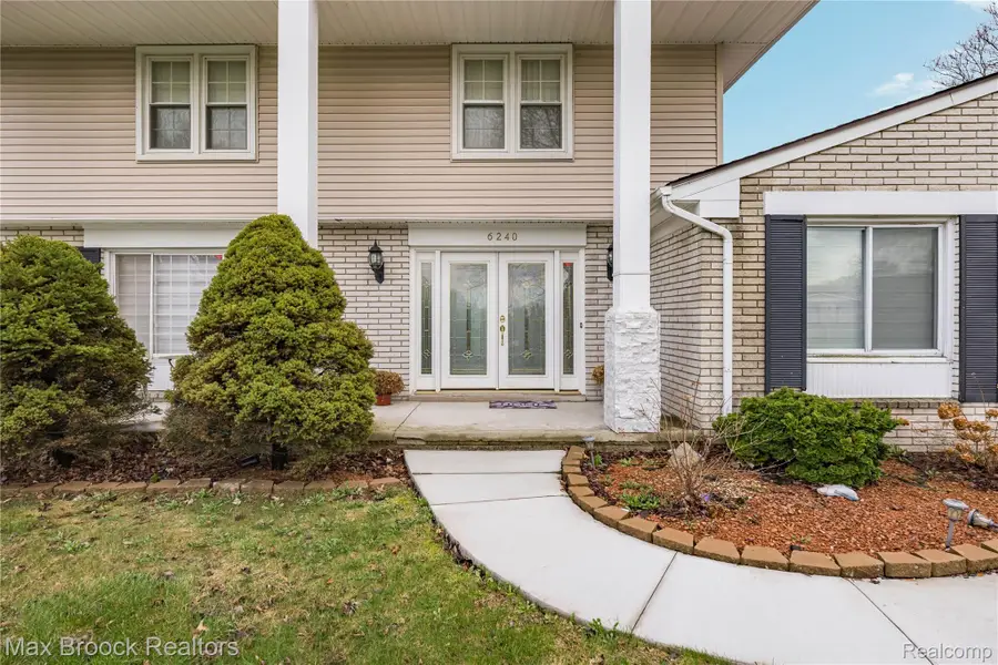 6240 Wynford Drive, West Bloomfield, MI 48322 - #2