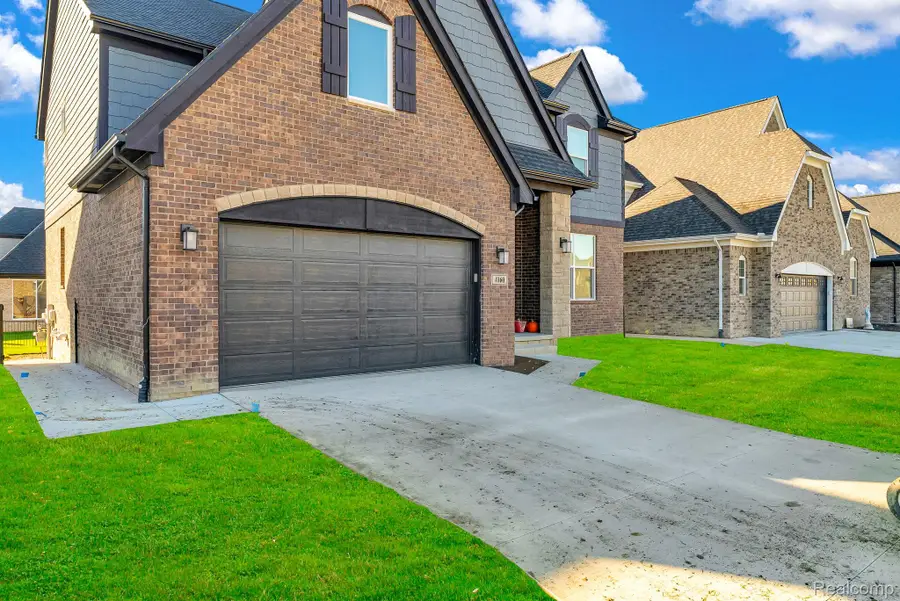 4075 Blossom Drive, Sterling Heights, MI 48314 - #3
