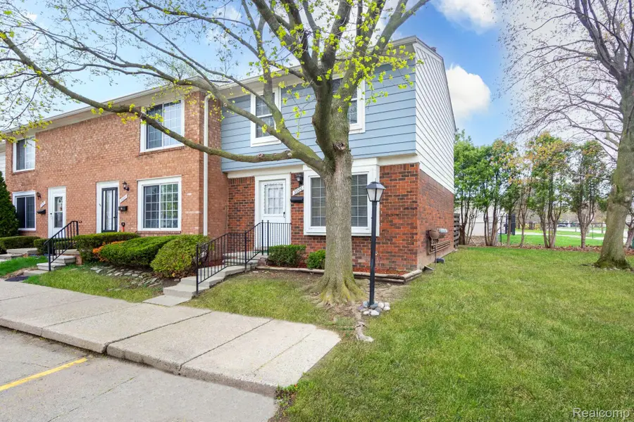 3026 Seaton Circuit N, Warren, MI 48091 - #2