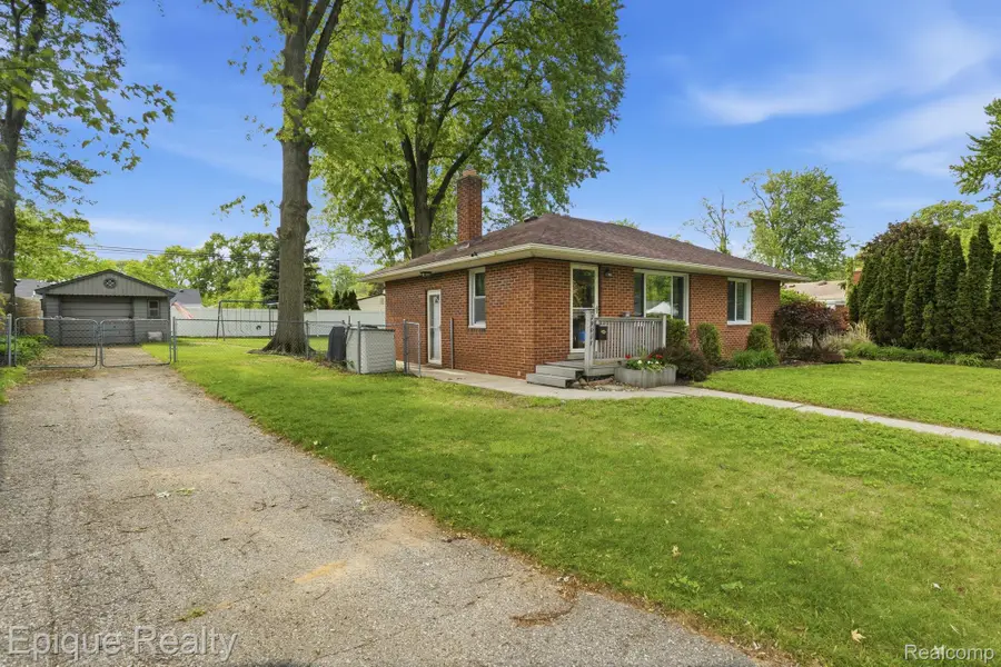 29087 Howard Avenue, Madison Heights, MI 48071 - #2