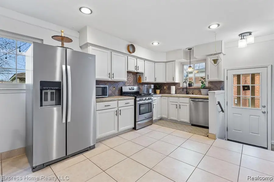 26552 Wagner Avenue, Warren, MI 48089 - #3