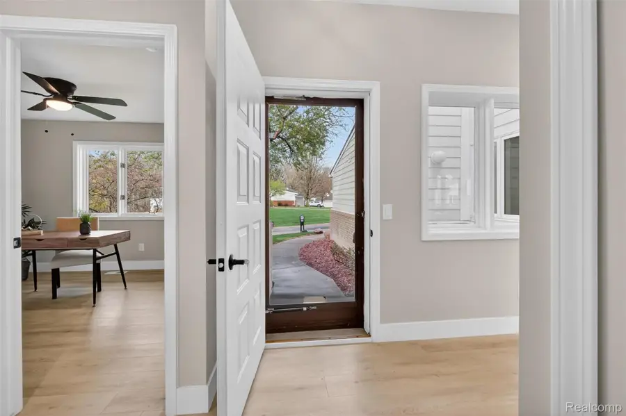 34973 Meadow Lane, Farmington Hills, MI 48335 - #2