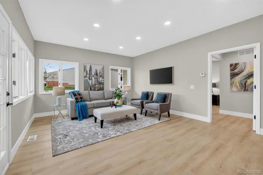 34973 Meadow Lane, Farmington Hills, MI 48335 - #3