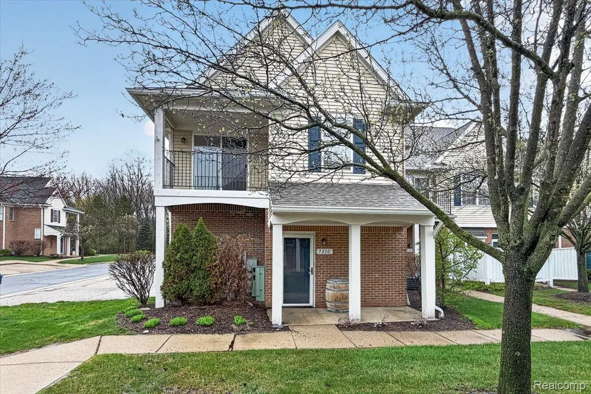 731 Amberly Drive, Waterford, MI 48328 - #1