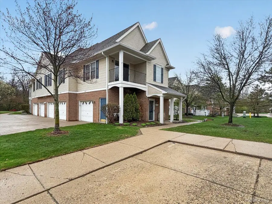 731 Amberly Drive, Waterford, MI 48328 - #2