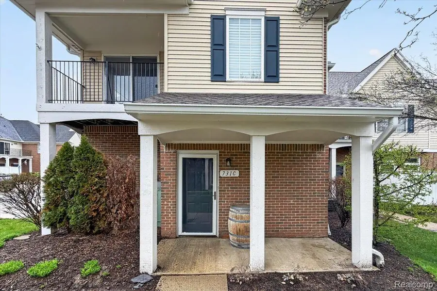 731 Amberly Drive, Waterford, MI 48328 - #3