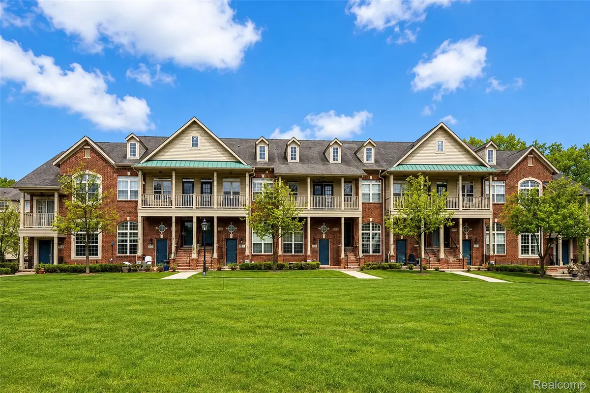 454 Old Pine Way, Walled Lake, MI 48390 - #1
