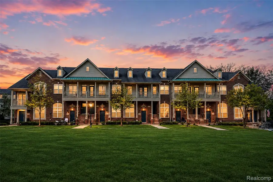 454 Old Pine Way, Walled Lake, MI 48390 - #2