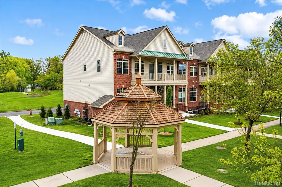454 Old Pine Way, Walled Lake, MI 48390 - #3