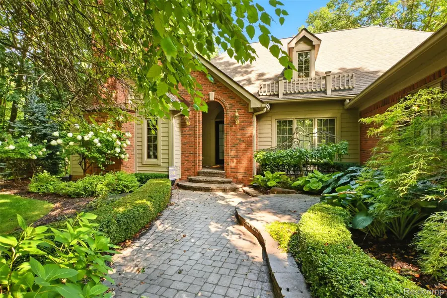 6228 Windemere Point, Brighton, MI 48116 - #3