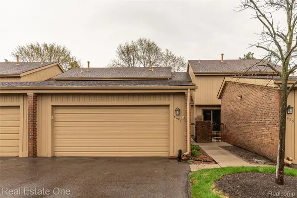 6427 Richard Run #10, WestBloomfield, MI 48322