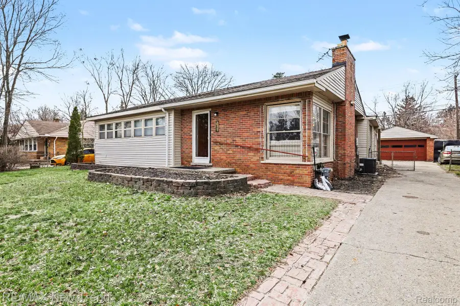 2174 Middlebelt Road, West Bloomfield, MI 48324 - #3