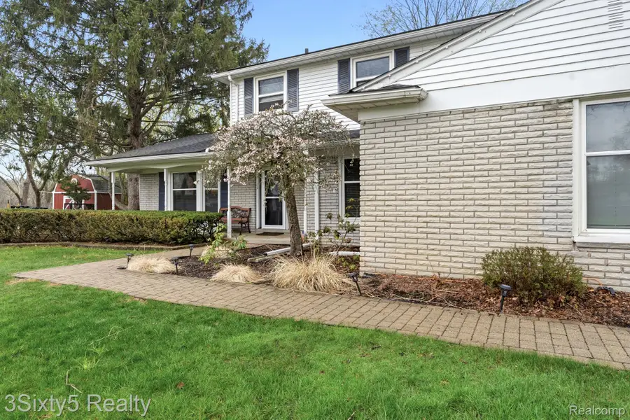 23577 W Newell Circle, Farmington, MI 48336 - #2