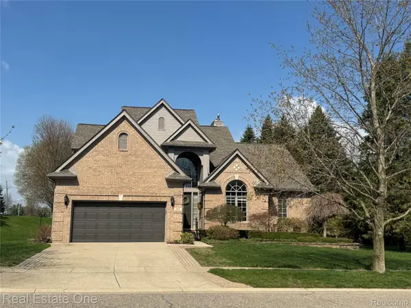 419 Roundview Drive, Rochester, MI 48307