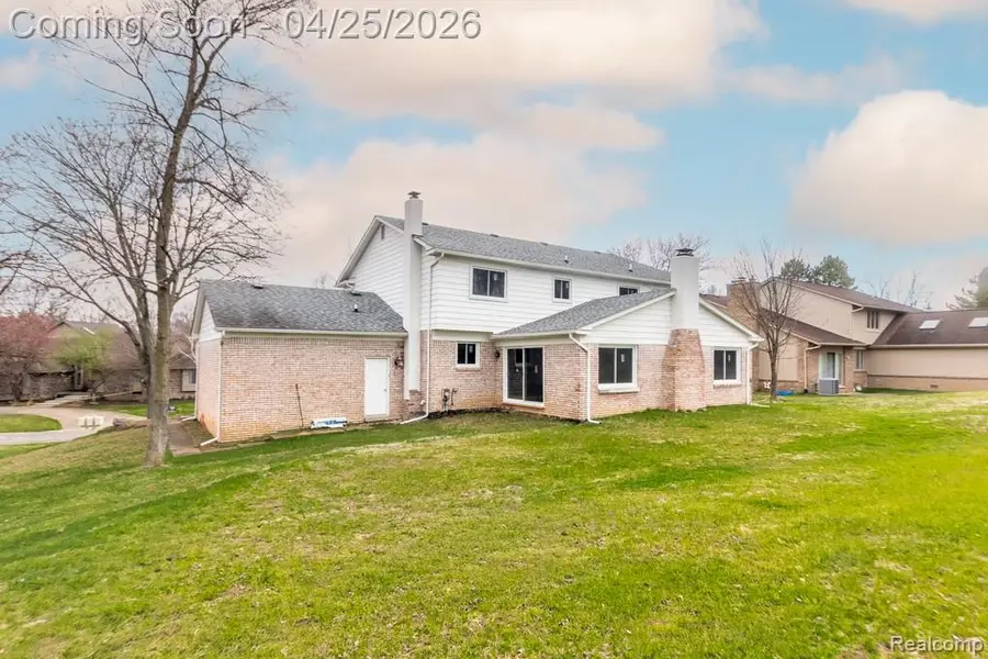 5394 Pond Bluff Drive, West Bloomfield, MI 48323 - #2