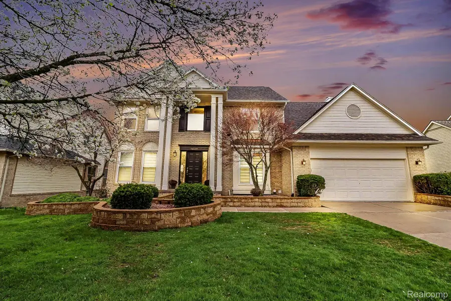 28529 Golf Pointe Boulevard, Farmington Hills, MI 48331 - #2